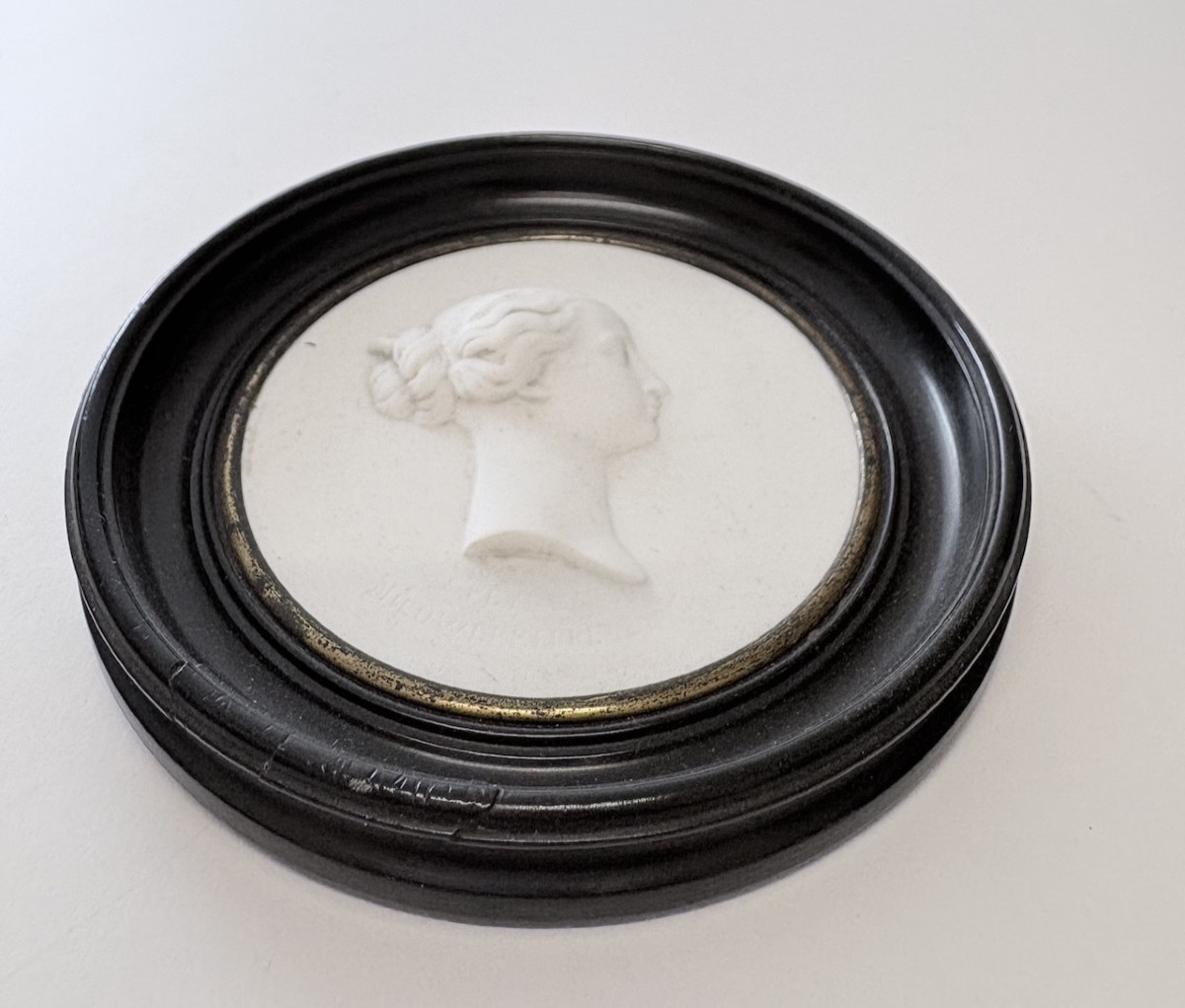 Sèvres Médaillon miniature en Biscuit Portrait Eugénie, Impératrice Des Français signé ref1112-photo-3