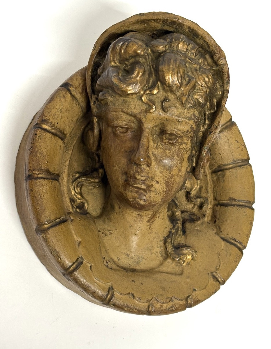 Médaillon haut relief en plâtre peint Jeanne d'Arc casquée style haute époque REF1121-photo-2