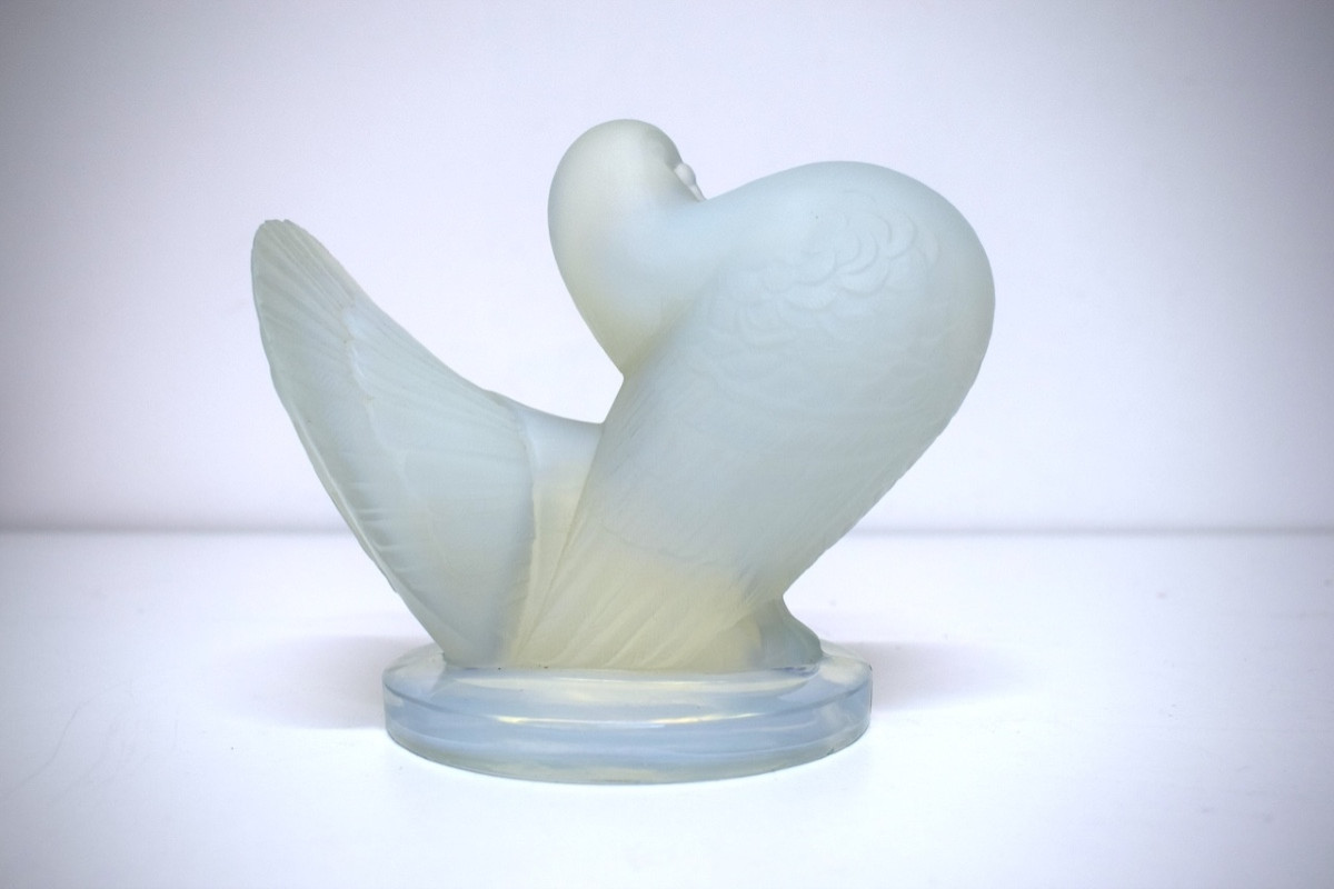 Pigeon Art Deco Verre Moulé Pressé Opalescent sculpture animalière oiseau style Sabino  REF1124