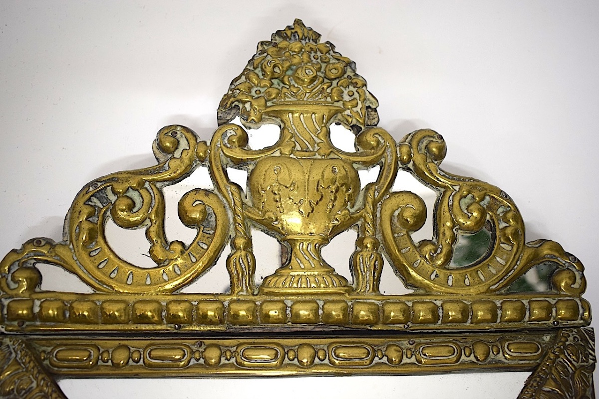Miroir d' alcove à Parclose en laiton repoussé époque et style Napoleon III Ref1139-photo-1