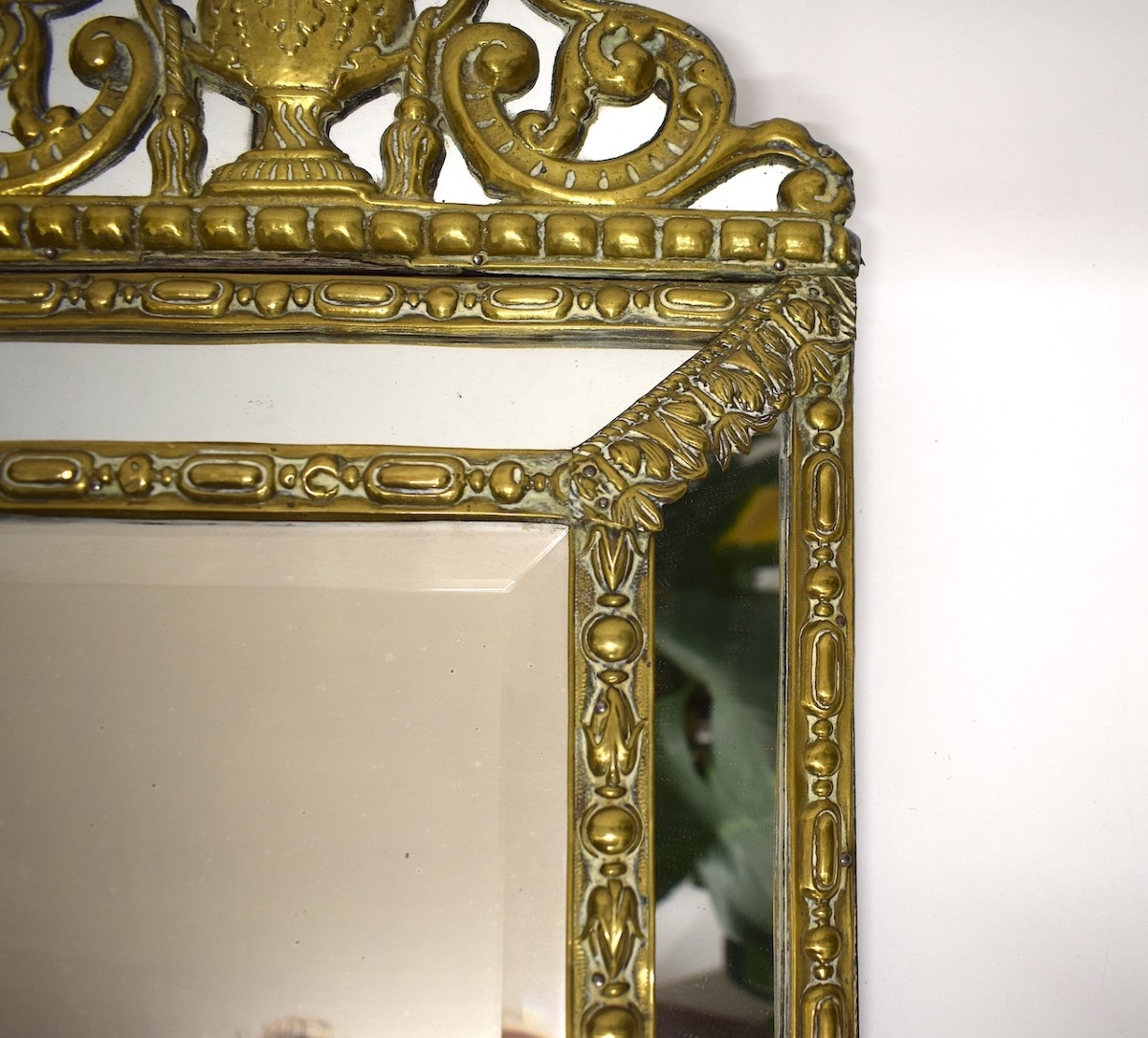 Miroir d' alcove à Parclose en laiton repoussé époque et style Napoleon III Ref1139-photo-3