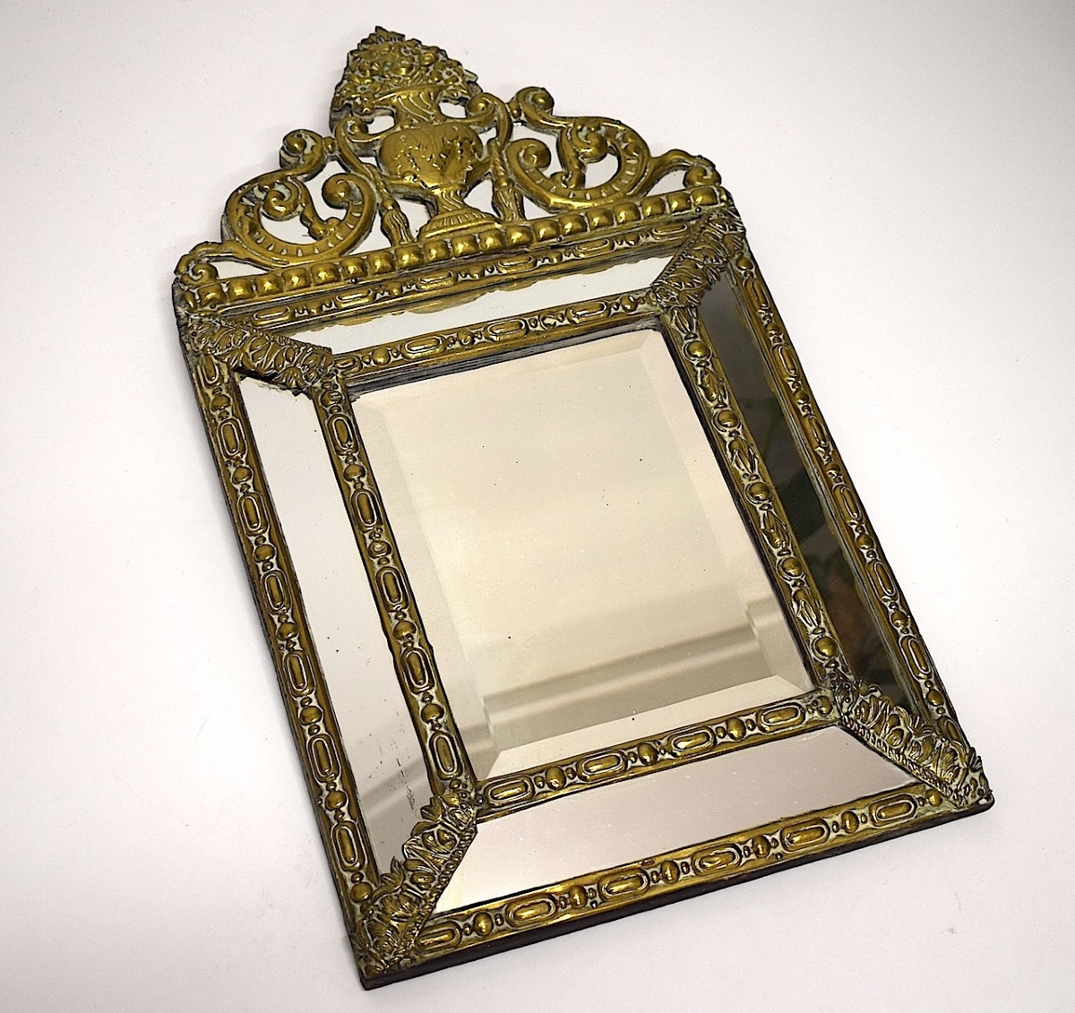 Miroir d' alcove à Parclose en laiton repoussé époque et style Napoleon III Ref1139-photo-8