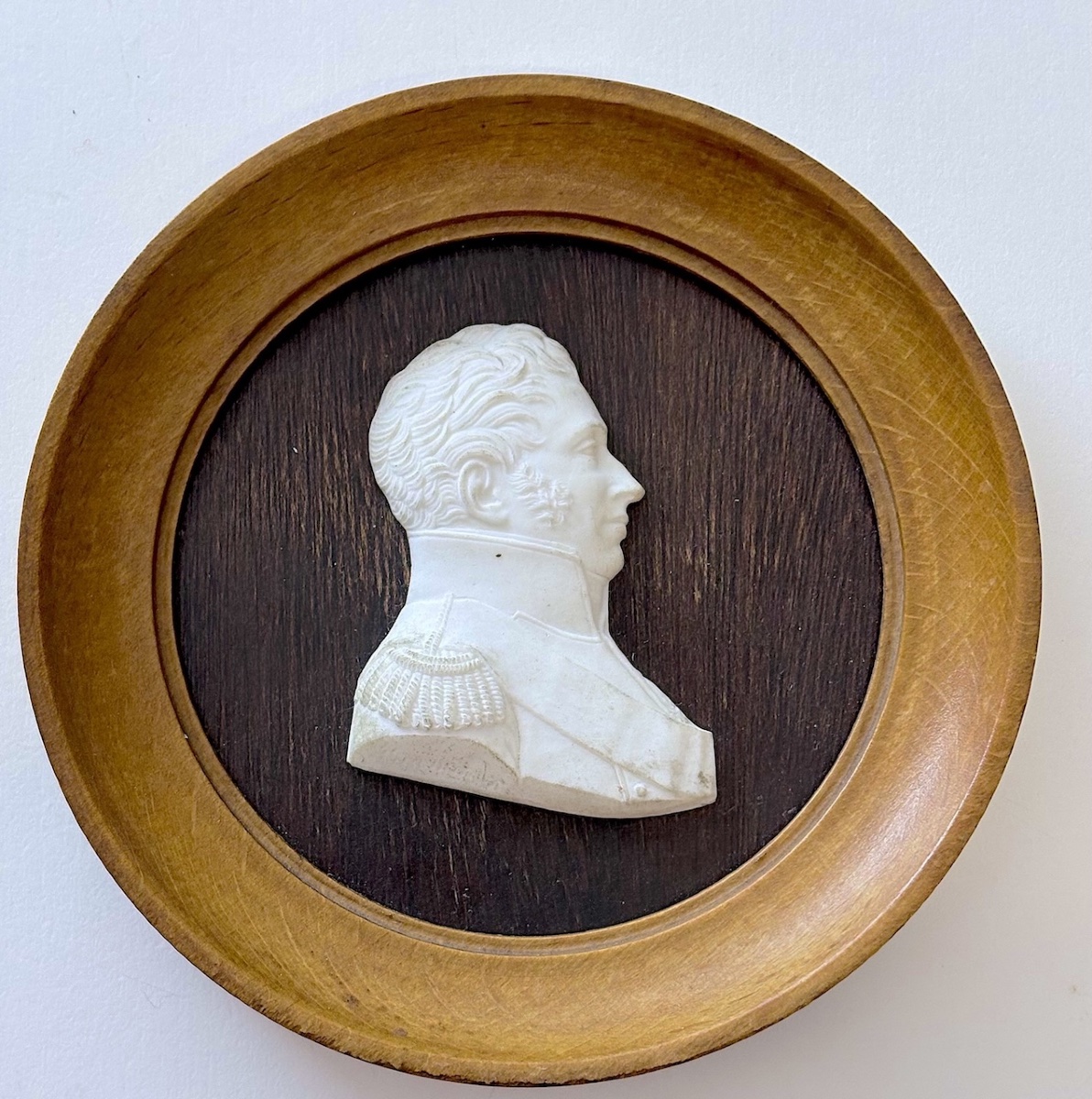 Médaillon miniature en Biscuit Sèvres par Brachard  portrait de profil  Duc de Berry Ref1142-photo-6