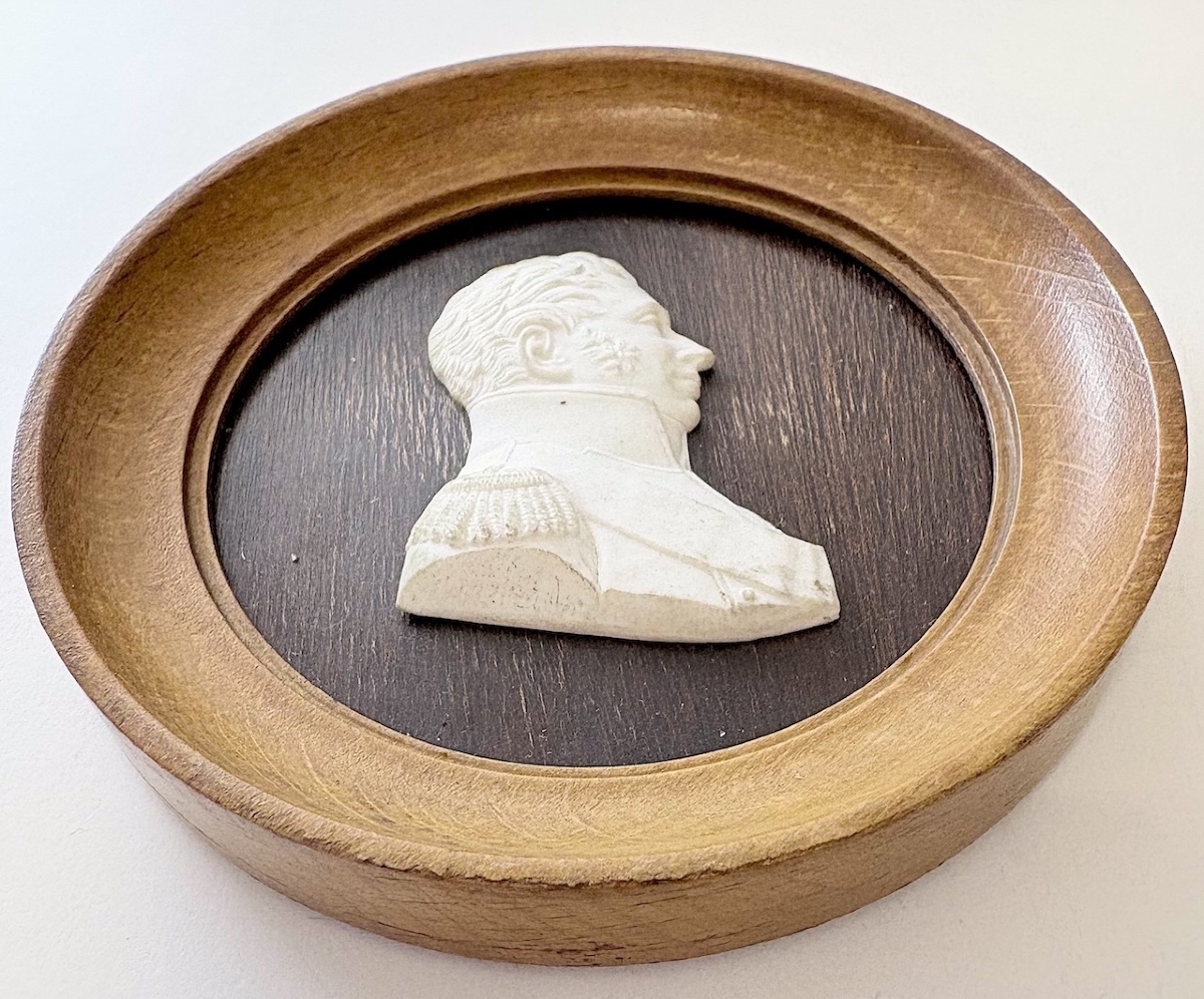 Médaillon miniature en Biscuit Sèvres par Brachard  portrait de profil  Duc de Berry Ref1142-photo-7