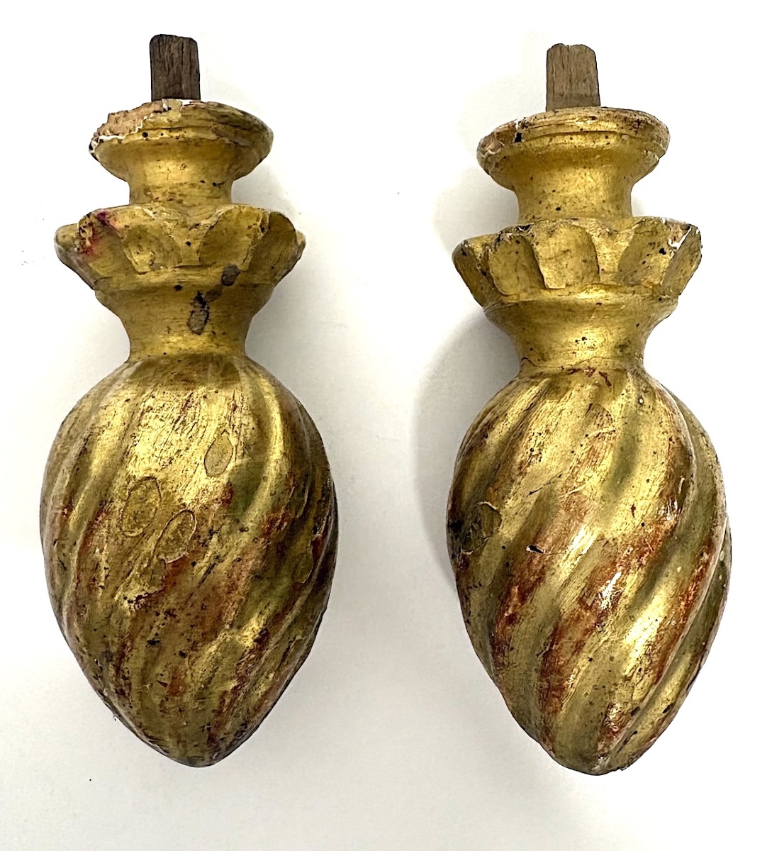 Élément de décoration pair  Embouts ou pompons en Bois Doré et sculpté  Ref1147-photo-2