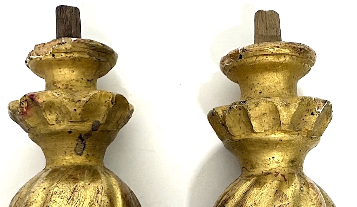 Élément de décoration pair  Embouts ou pompons en Bois Doré et sculpté  Ref1147-photo-1