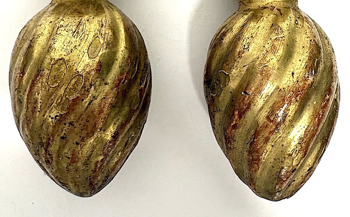 Élément de décoration pair  Embouts ou pompons en Bois Doré et sculpté  Ref1147-photo-2