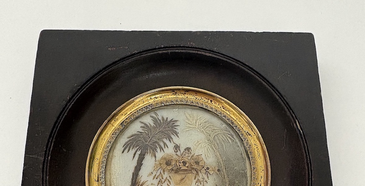 Miniature travail de cheveux figurant une urne fleurie sous un palmier Ref1170 -photo-3
