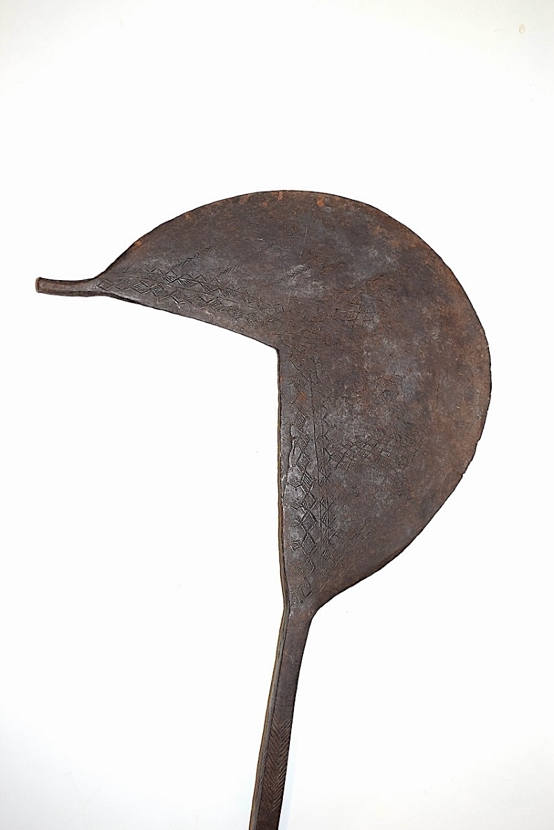 Hache de prestige ancienne  Afrique Fer Forgé  et cuir Ref1173  -photo-2