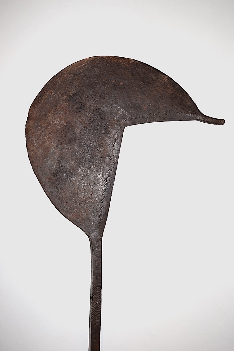 Hache de prestige ancienne  Afrique Fer Forgé  et cuir Ref1173  -photo-1