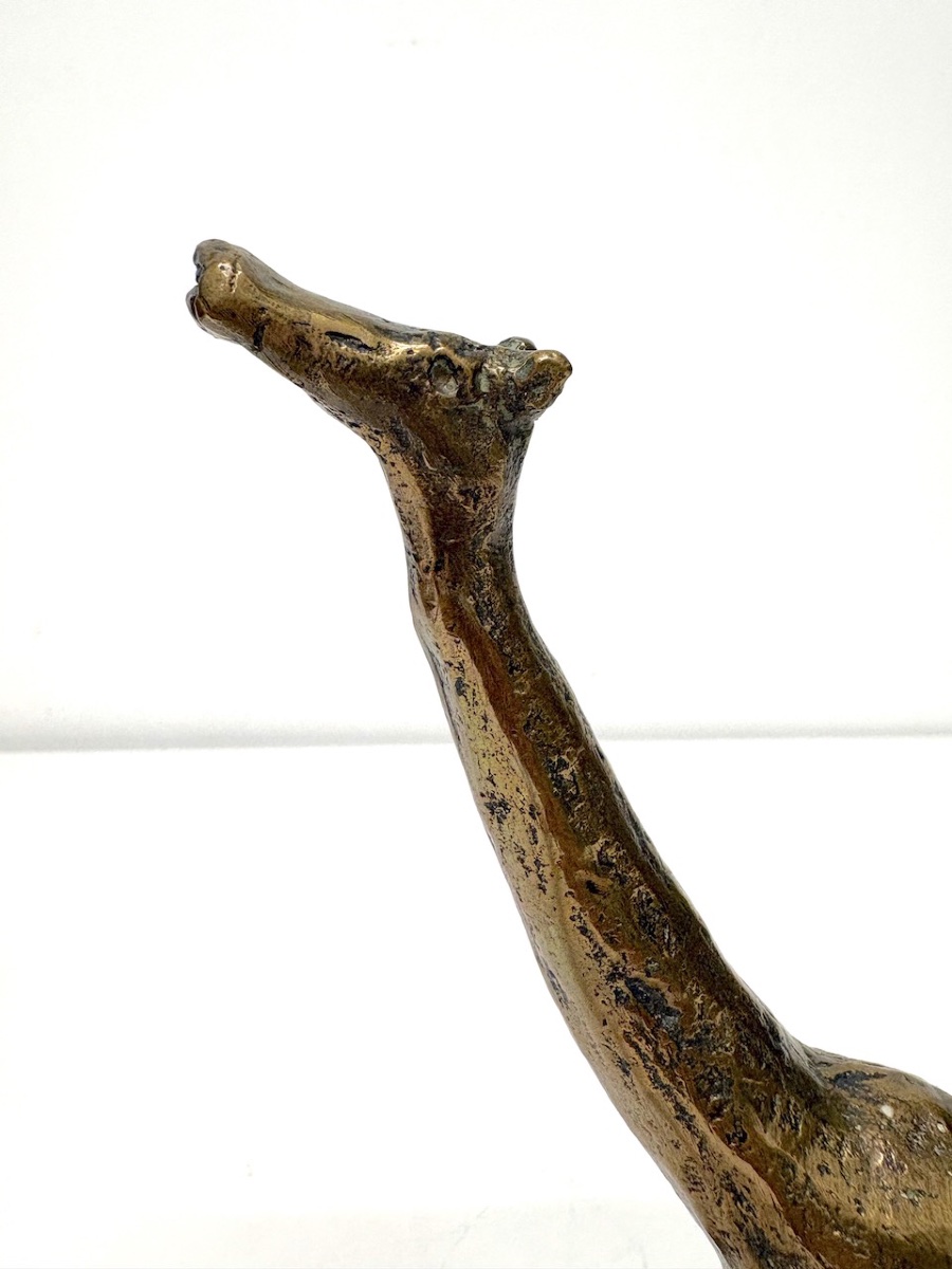 Bronze animalier Girafe art moderne Signature à Identifier, petit tirage 2/ 8  1970  Ref1176 -photo-3