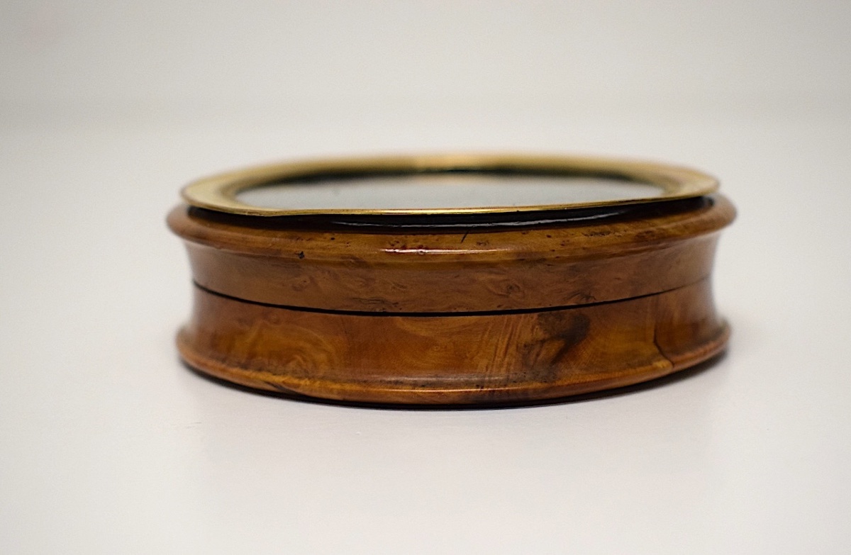 Boite Loupe d'Orme miniature en médaillon portrait profil en cire du roi Louis XVIII Ref1199-photo-4