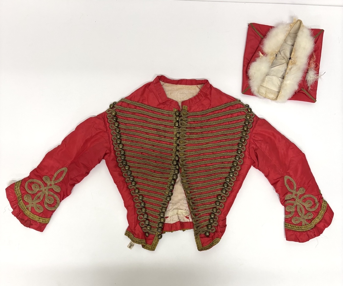 Costume Enfant et son Shako Ecarlate Brandebourgs Dolman de Trompette second Empire Ref1210