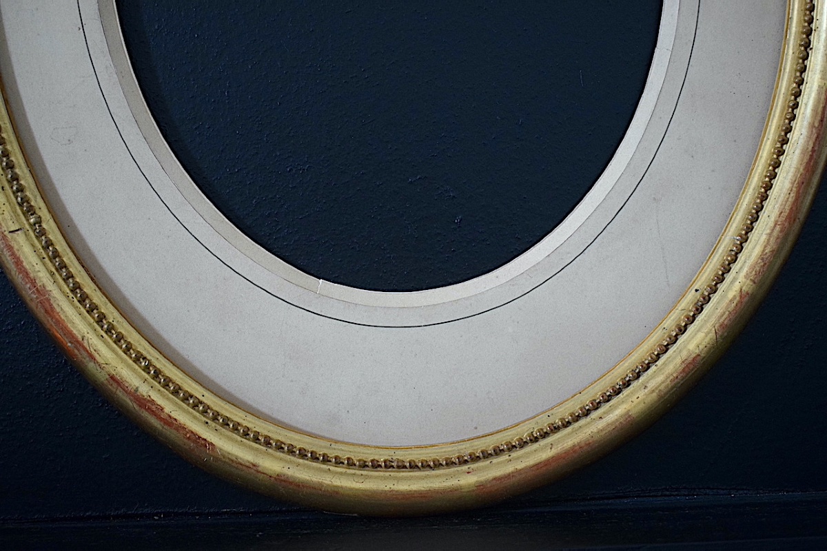 19th-century Oval Medallion Frame, Gilded, Frame Dimensions 40.5 X 32.5 Cm, Frame Ref. C1290-photo-1