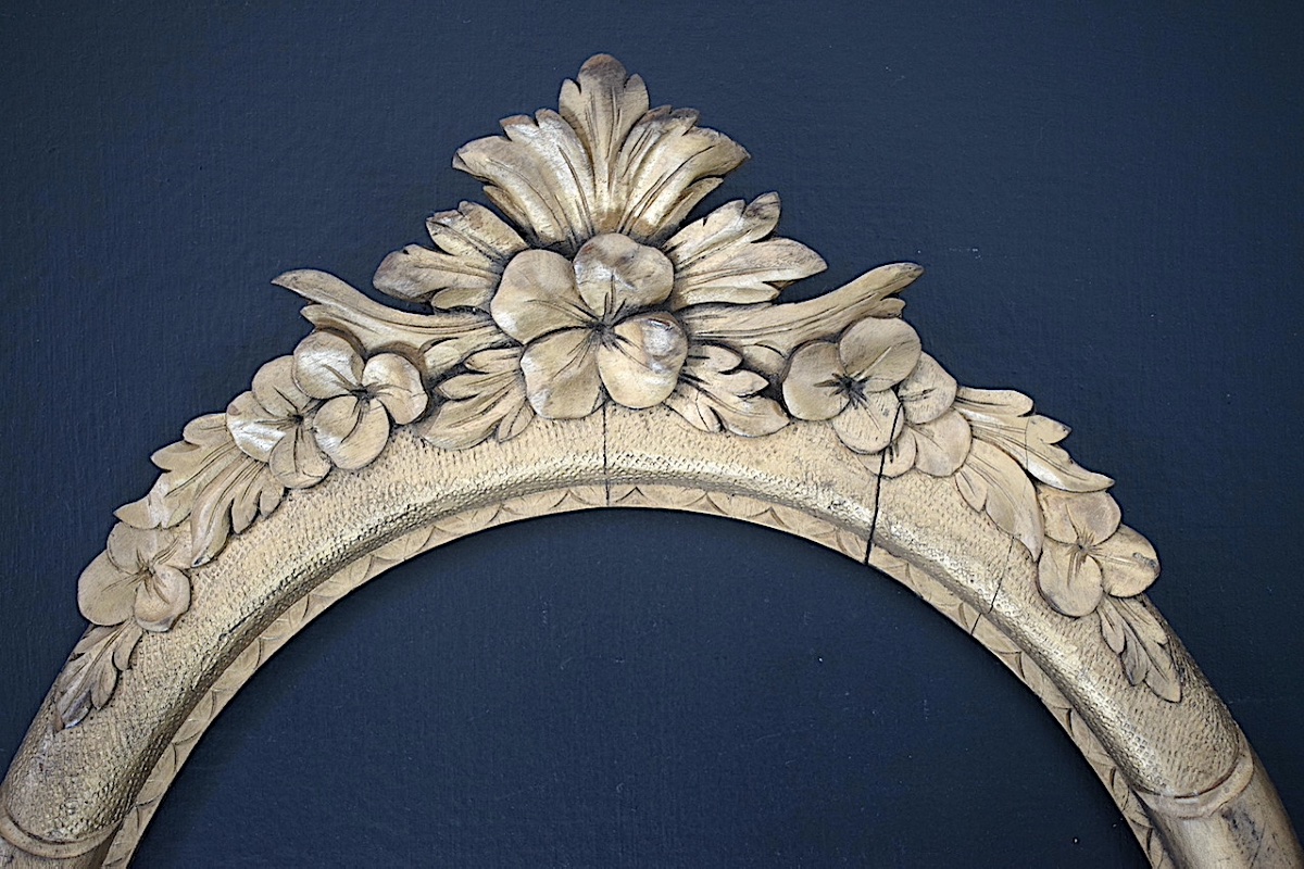 Pair Of 19th-century Medallion Frames With Crossed Keys Motif, 46 X 39 Cm, Frame Ref. C1300-photo-2