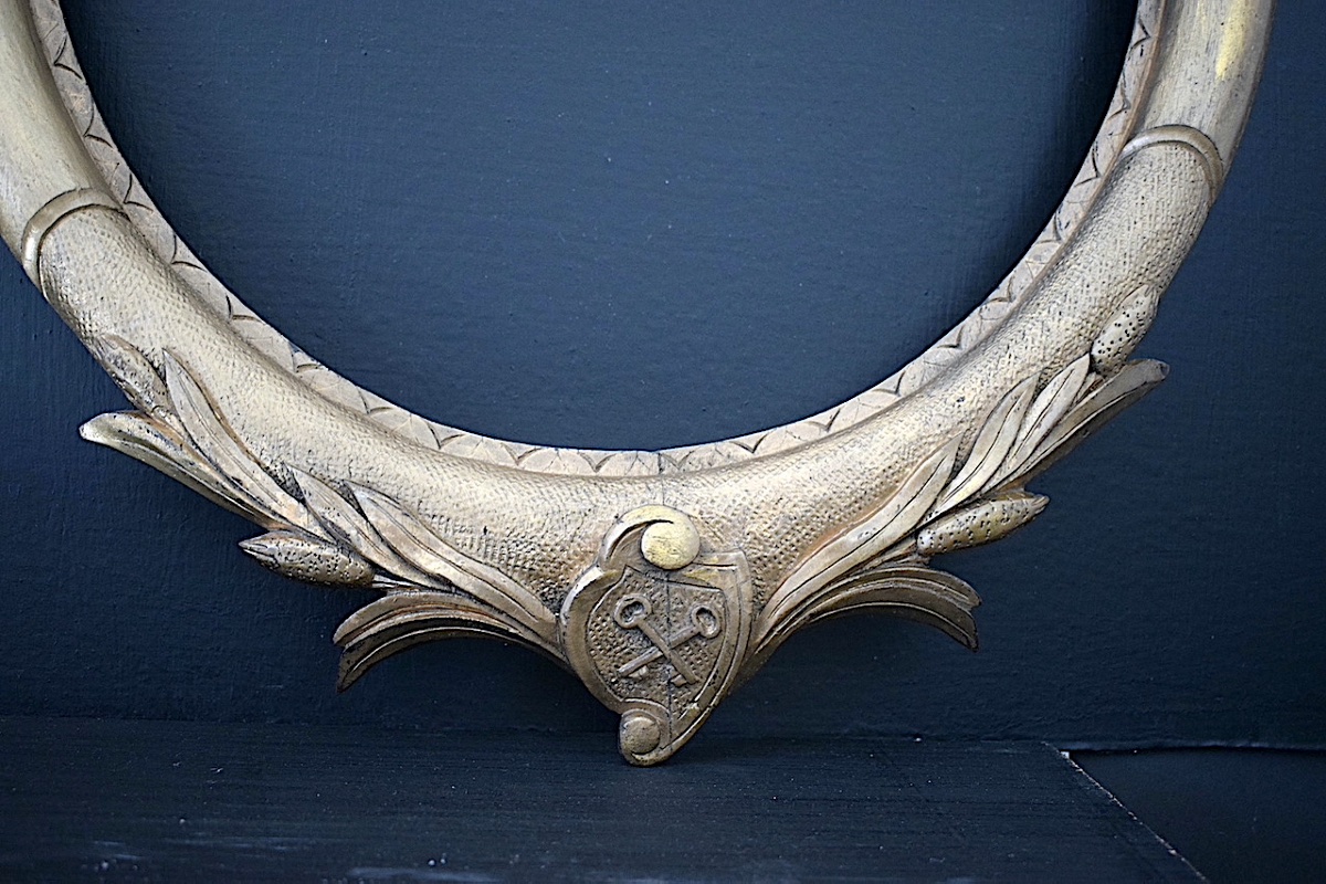 Pair Of 19th-century Medallion Frames With Crossed Keys Motif, 46 X 39 Cm, Frame Ref. C1300-photo-5