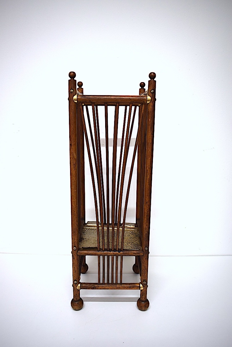 Porte cannes Arts &amp; Crafts en  bois de ch&ecirc;ne et laiton vers 1900 REF1192