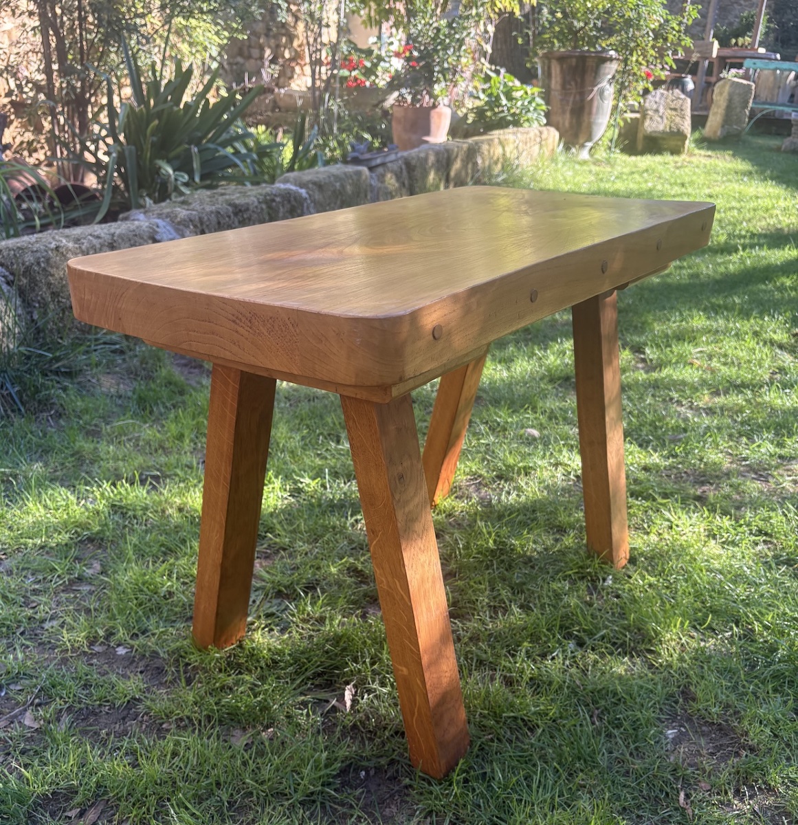 Table basse brutaliste chêne 1950 proche des Artisans de Marolles ref1203-photo-3