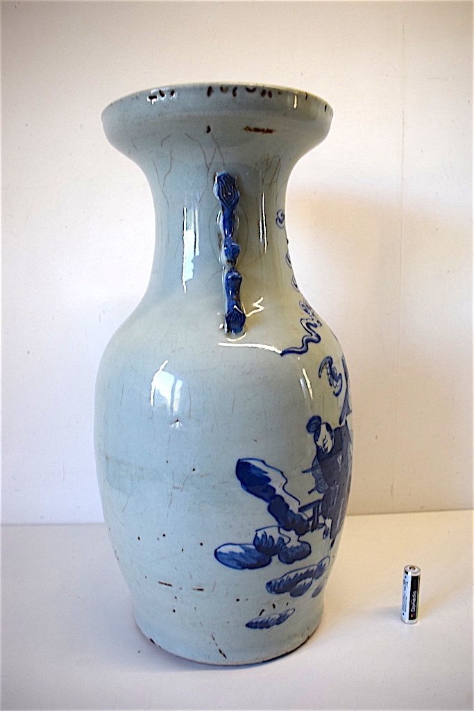 Vase Porcelaine de Chine Céladon Blanc Bleu  XIX ème  Décor de Trois Personnages Asie Chinois  REF169-photo-1