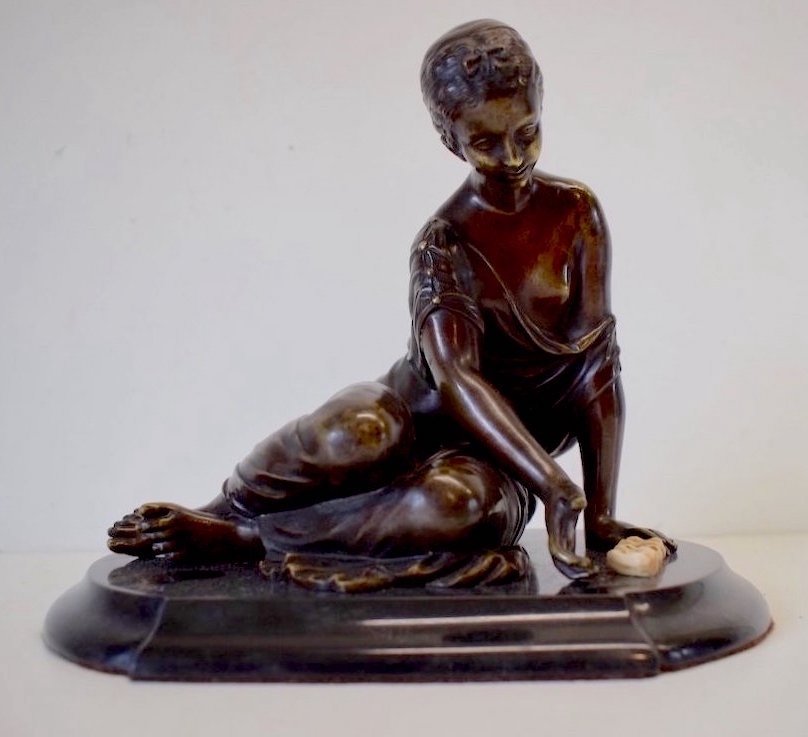 Jeune Femme Joueuse d Osselets en Bronze époque XIX ème Siècle Jeu Rome Antique REF185