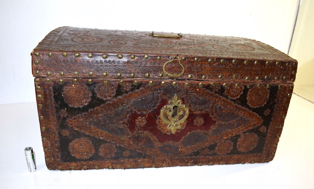 * Large Box In Wood And Polychrome Embossed Leather XVIIth XVIIIth Ref 371-photo-2