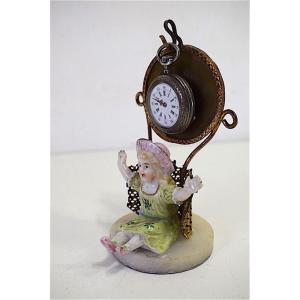 Porte Montre Porcelaine Laiton  Figurine Fillette  montre argent XIX Ref464 