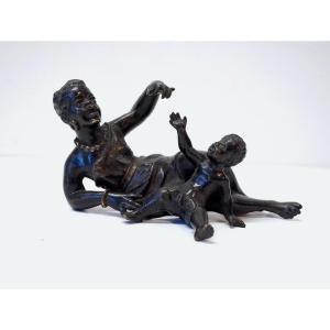 Bronze Orientaliste Femme Africaine Et Enfant à Patine Noire  Style Bronze De Vienne Ref761