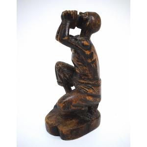 Statue coloniale en bois sculpté homme aux champs art populaire signé ref1159 