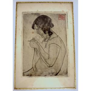 Ecole de Paris gravure Femme cousant Monogramme Cachet d' atelier à identifier Refm45