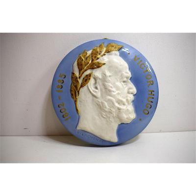 M&eacute;daillon Porcelaine Victor Hugo Sign&eacute; E Lachenal XIX XX 19th 20th REF113