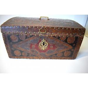 Large Box In Wood And Polychrome Embossed Leather XVIIth XVIIIth Ref 371