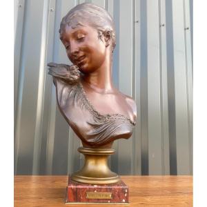 Grand Buste Bronze - Femme à l'Oiseau - Carrier Belleuse 19 ème