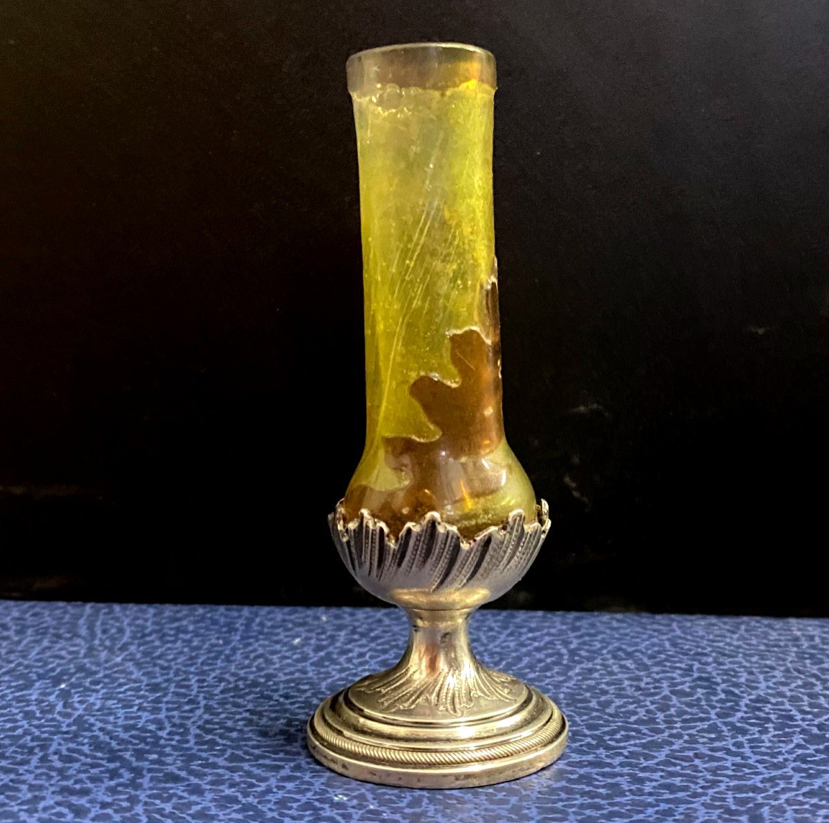 Gallé Ou Daum -Vase Soliflore dégagé à l'acide à décor de feuille de chêne sur pied  en Argent -photo-2