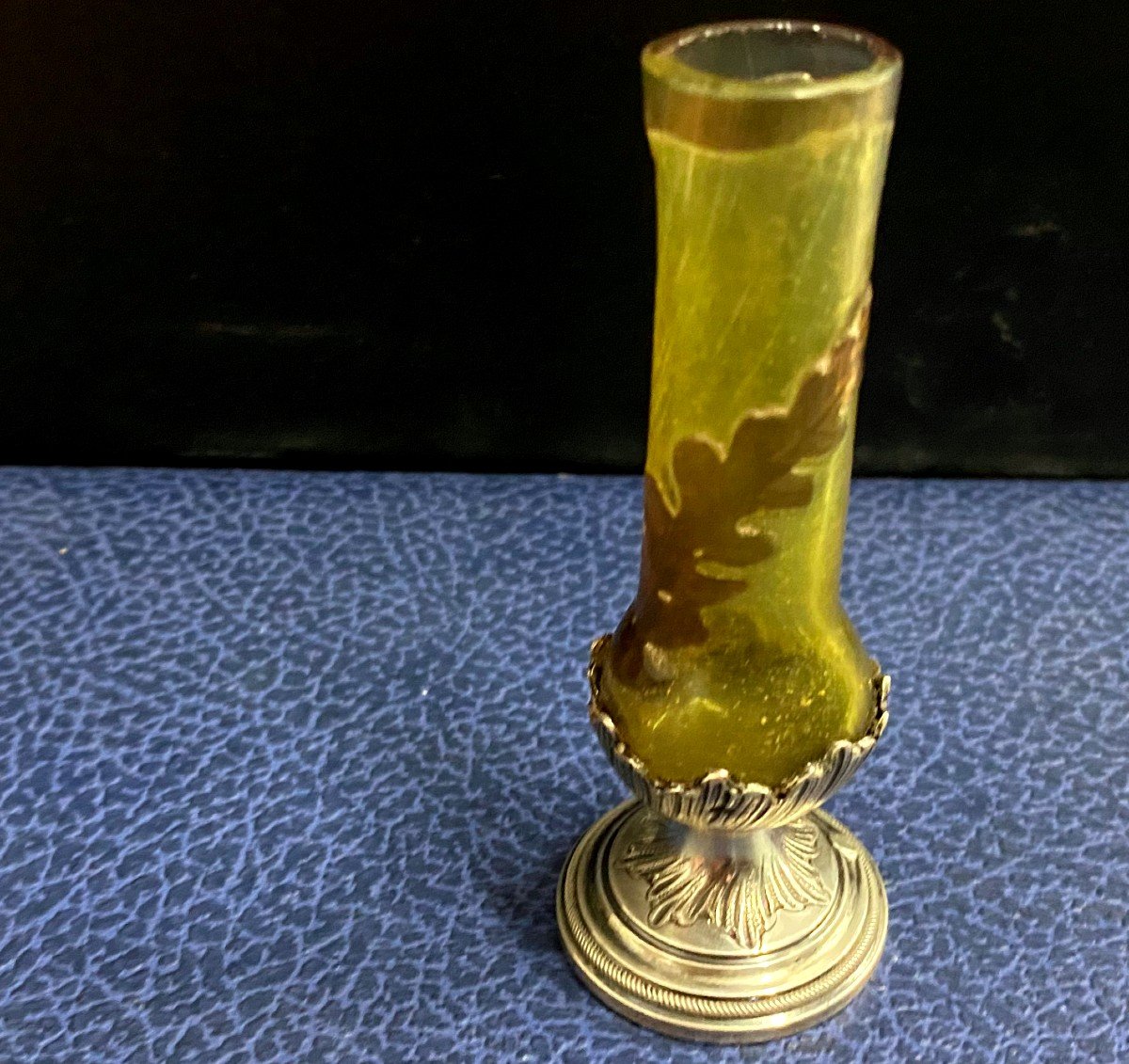 Gallé Ou Daum -Vase Soliflore dégagé à l'acide à décor de feuille de chêne sur pied  en Argent -photo-3