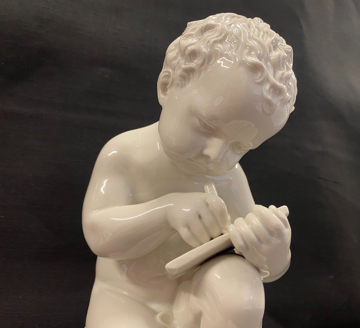 d'Après Antonio Canova, Enfant à l'étude - Céramique Blanche Vernissée - -photo-3