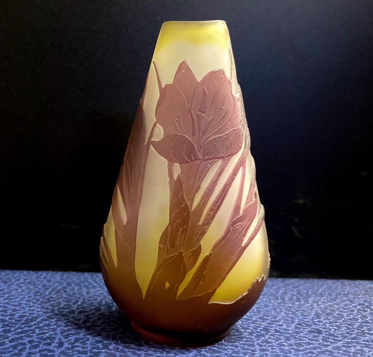 Galle - Vase Aux Lys En Verre Multicouche Dégagé à l'Acide- XX - Art Déco