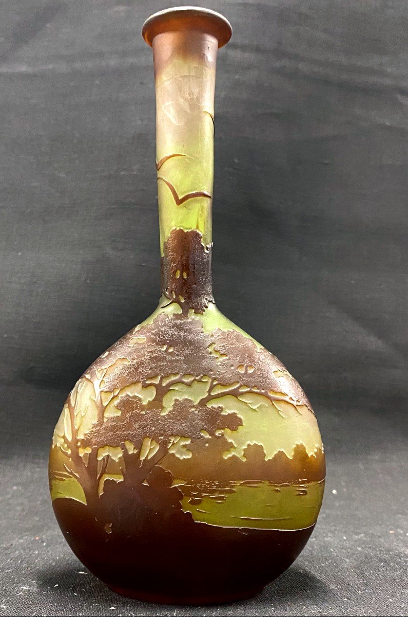 Gallé ( 1909 - 1936)- Vase En Verre Multicouche Dégagé à l'Acide à Décor De Paysage Lacustre-photo-3