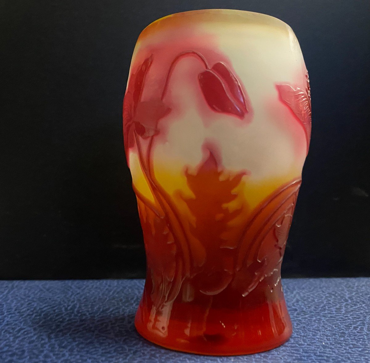 Joli Vase Ancien En Pâte De Verre Signature Fleurs Dégagées à L'acide