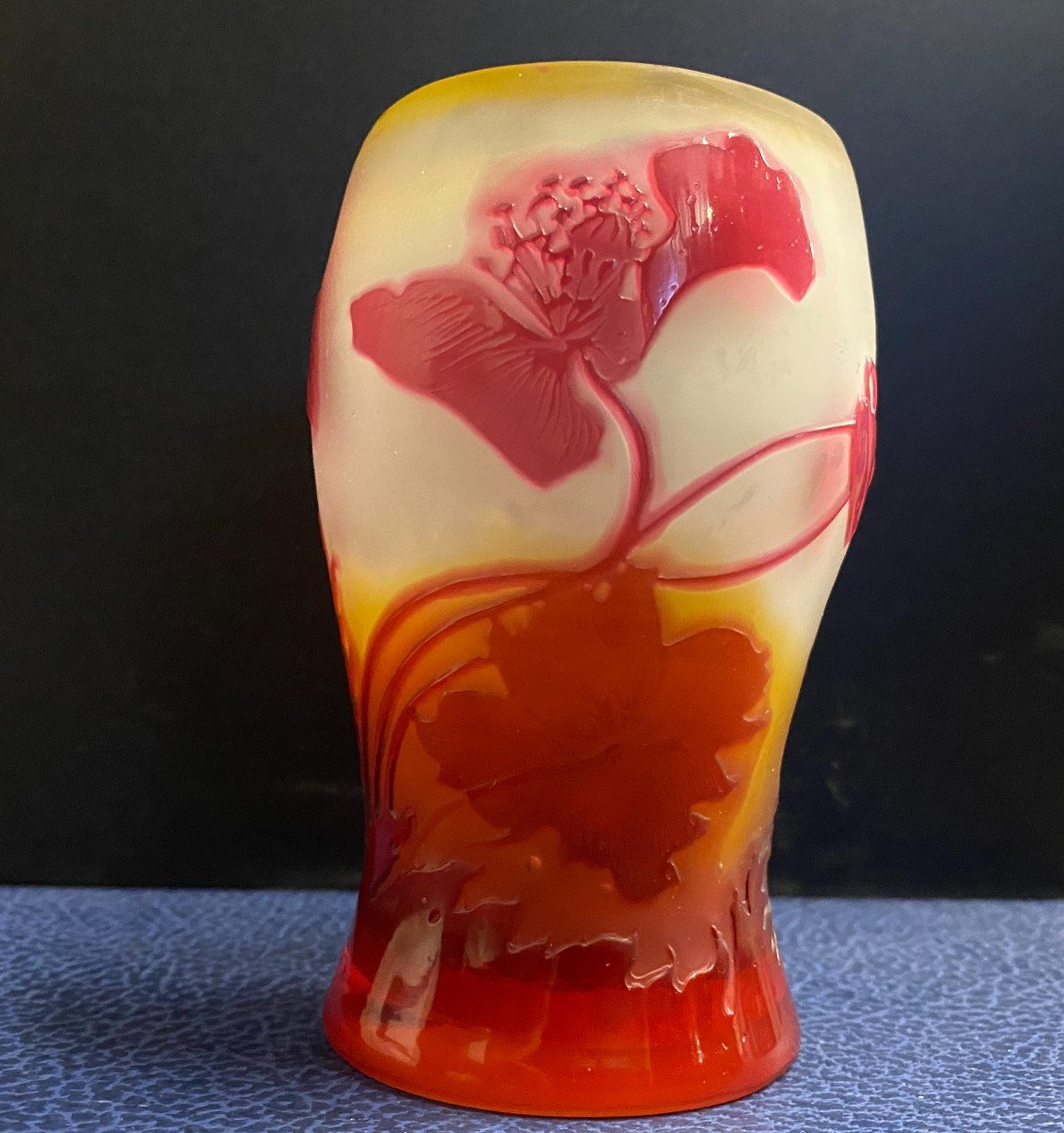 Galle- Vase En Verre Multicouche Dégagé à l'Acide- Papavéracées- XX Ième