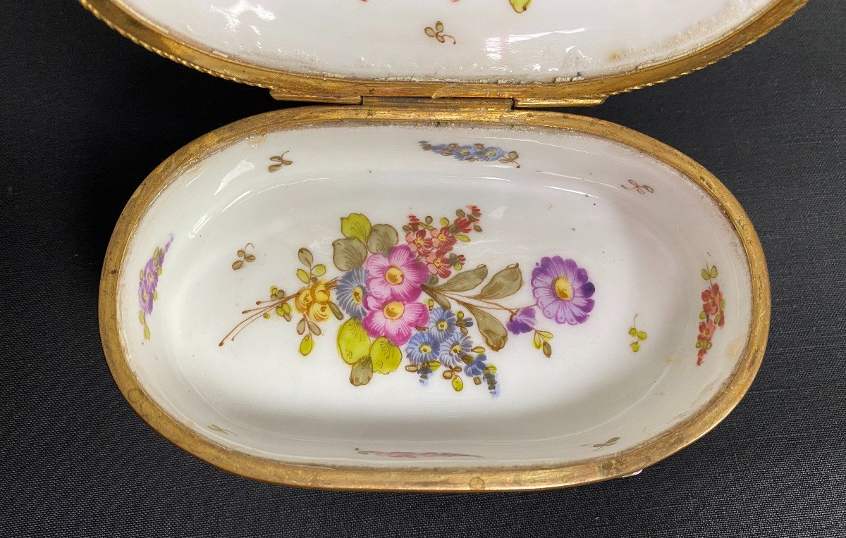 Saxe- Boîte En Porcelaine à Décor De Scène Galante - XIX ème -photo-3