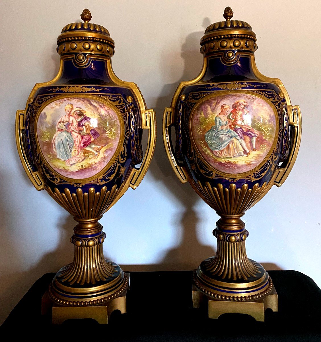 Paire De Vases En Porcelaine Bleu De Sèvres époque Napoléon III