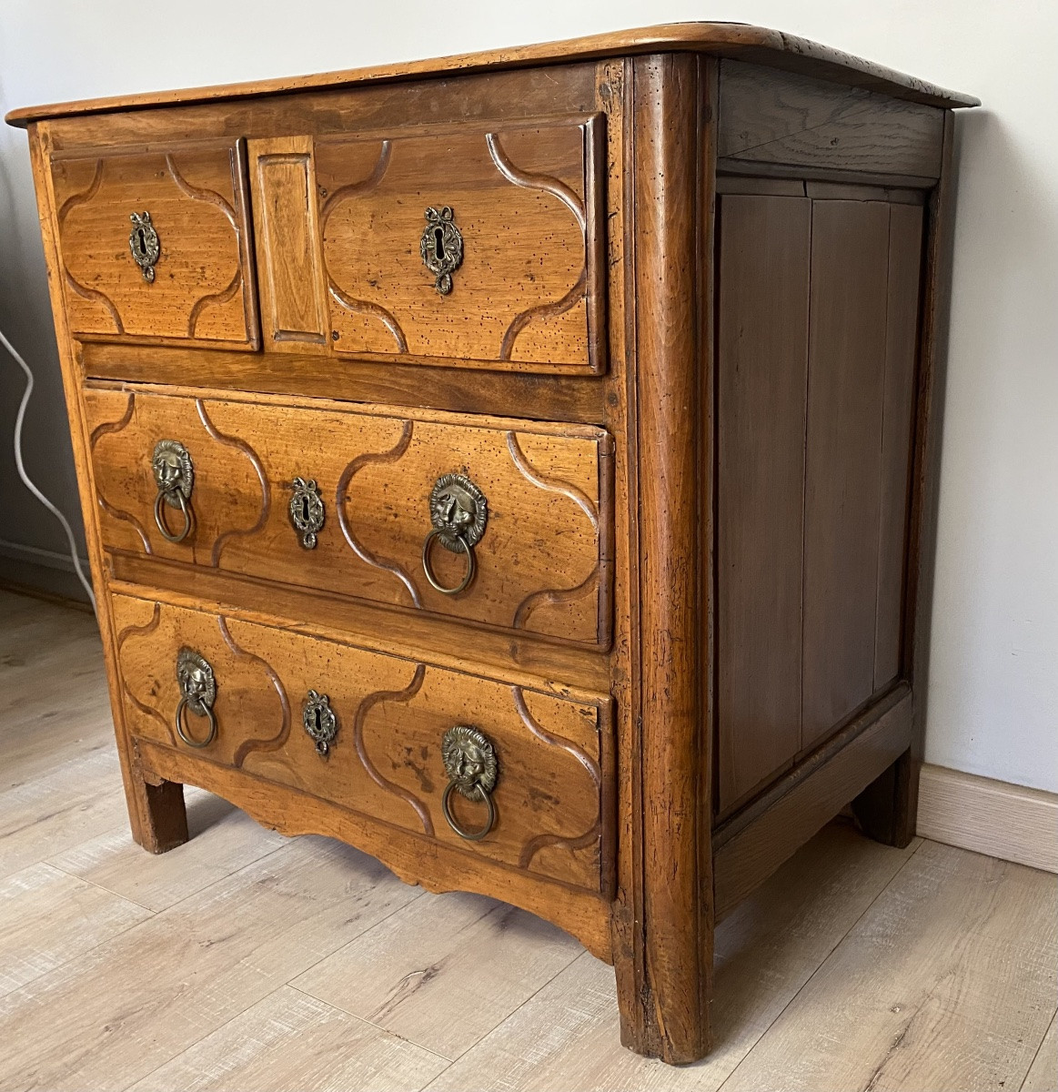 Small Parisian Louis XV Walnut Chest Of Drawers, 18th Century-photo-3