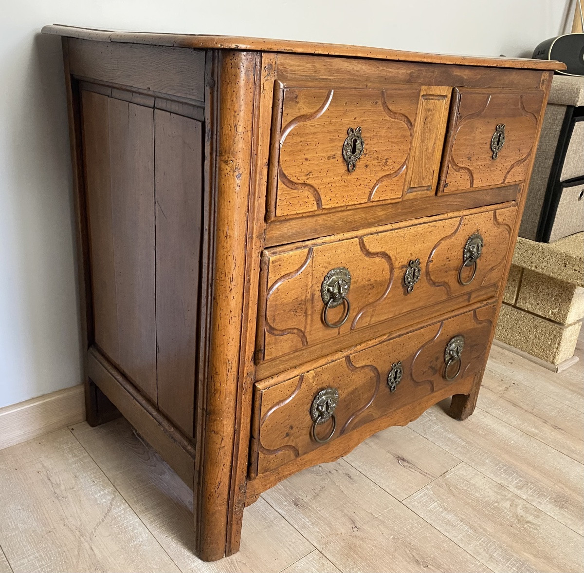 Small Parisian Louis XV Walnut Chest Of Drawers, 18th Century-photo-4