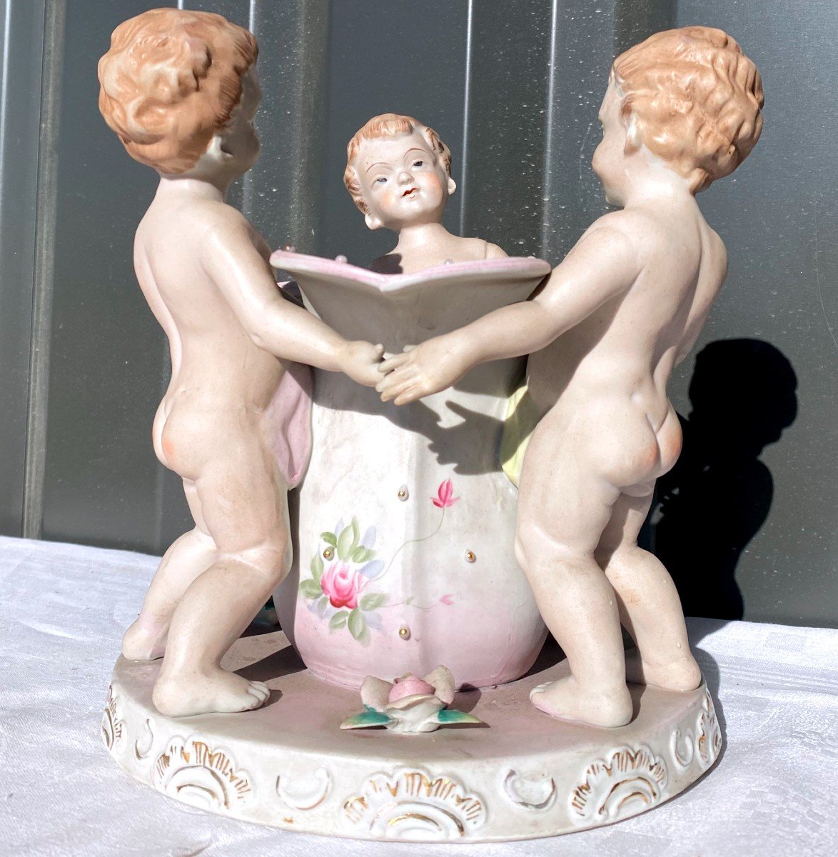 Biscuit - Round Vase Of 3 Cherubs 1900-photo-1