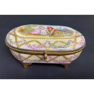 Saxony- Porcelain Box With Galante Scene Decor - XIX