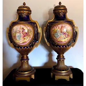 Paire De Vases En Porcelaine Bleu De Sèvres époque Napoléon III