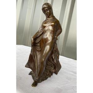 Bronze 19 Ième: Femme Voilée à l'Antique