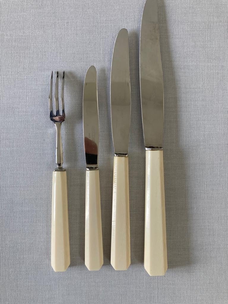 Service Dessert Forks And Art Deco Knives-photo-2
