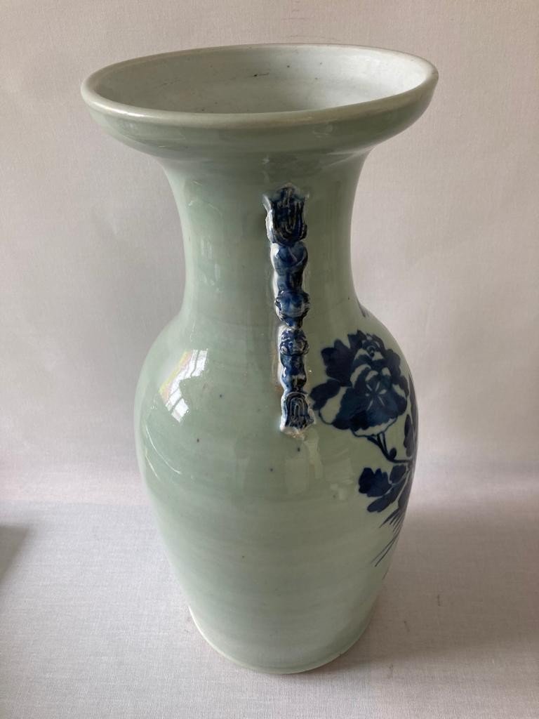 Chine Vase Porcelaine Blanc Bleu Sur Fond Céladon-photo-2