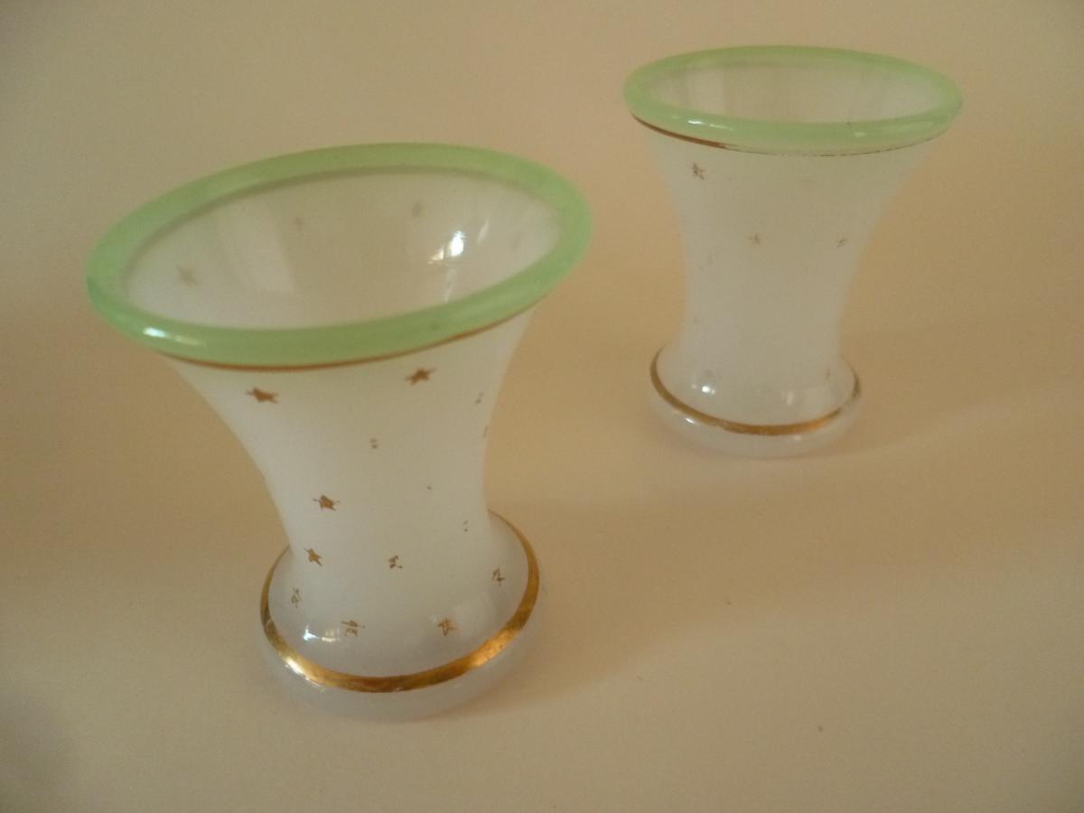 Paire De Petits Vases En Opaline Blanche et Verte